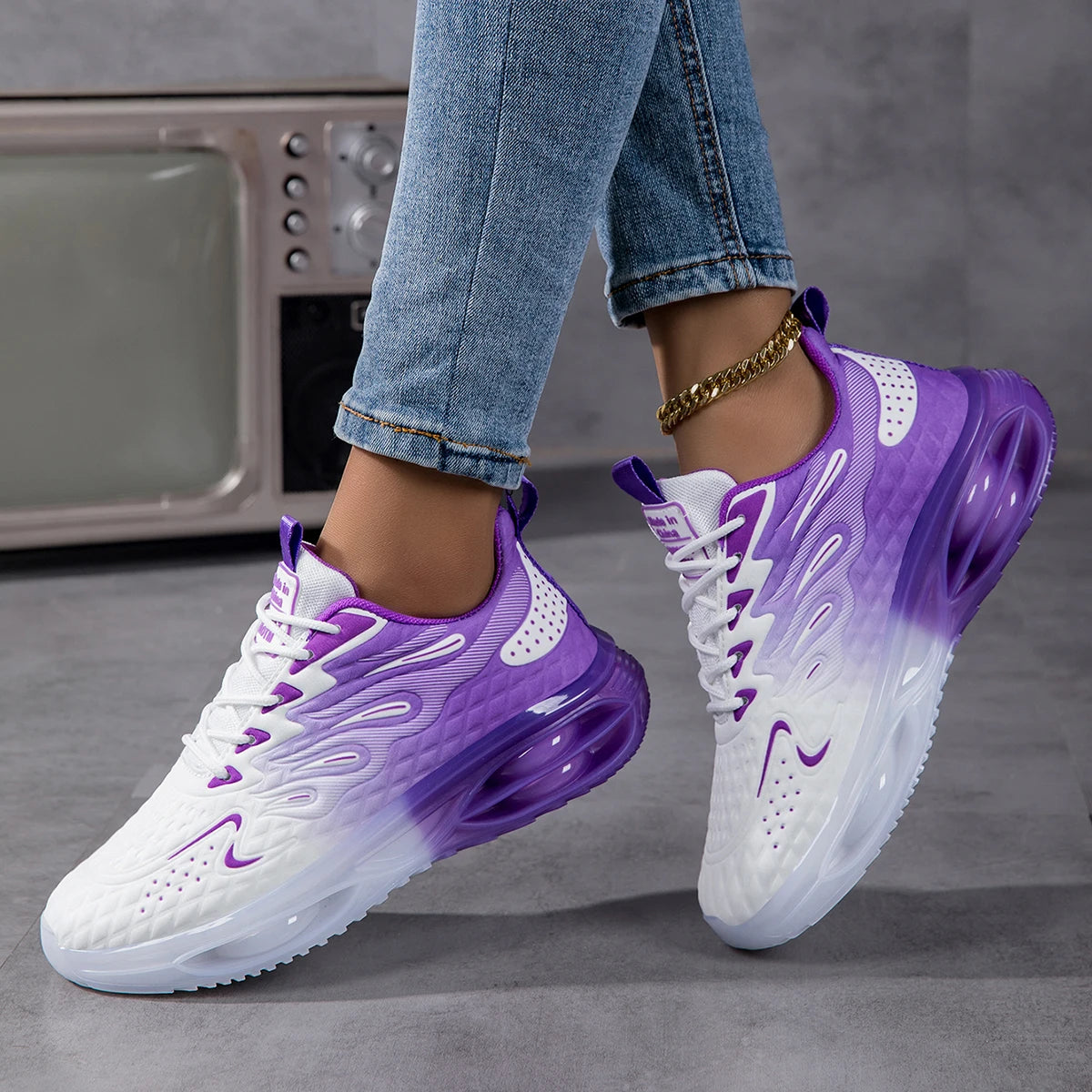 Running shoes for men and women, lightweight mesh breathable comfortable flat soft tennis shoes, couple air cushion sports shoes